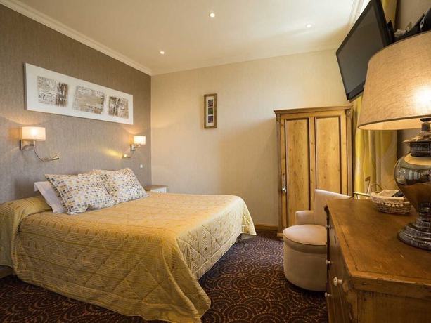 Imagen de la habitación del Hotel Restaurant Le Bellevue, Bormes-les-Mimosas. Foto 13