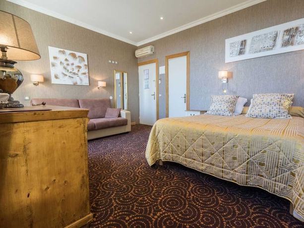 Imagen de la habitación del Hotel Restaurant Le Bellevue, Bormes-les-Mimosas. Foto 14