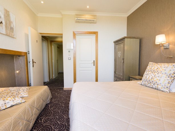 Imagen de la habitación del Hotel Restaurant Le Bellevue, Bormes-les-Mimosas. Foto 17