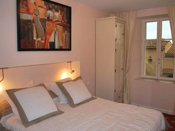 Imagen de la habitación del Hotel Restaurant Le Bellevue, Bormes-les-Mimosas. Foto 18