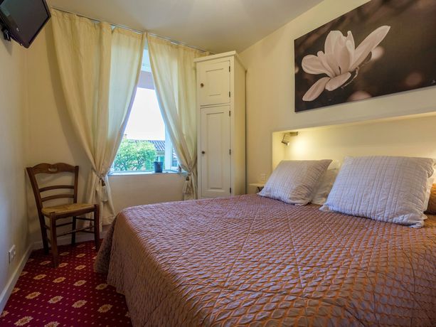 Imagen de la habitación del Hotel Restaurant Le Bellevue, Bormes-les-Mimosas. Foto 19
