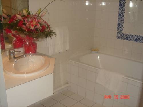 Imagen de la habitación del Hotel Restaurant Le C&eacute;sar, PLAN-DE-CUQUES. Foto 7