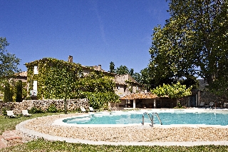 Imagen de la piscina del Hotel Restaurant Le Mas De Guilles. Foto 18