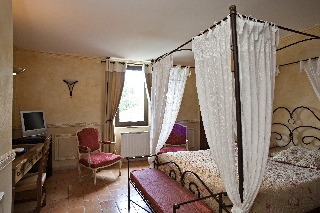 Imagen de la habitación del Hotel Restaurant Le Mas De Guilles. Foto 14