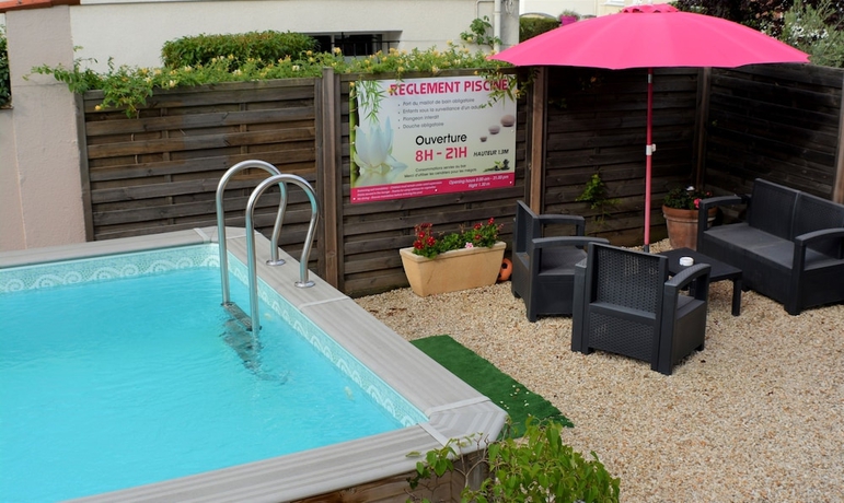 Imagen de la piscina del Hotel Restaurant Le Passiflore. Foto 17