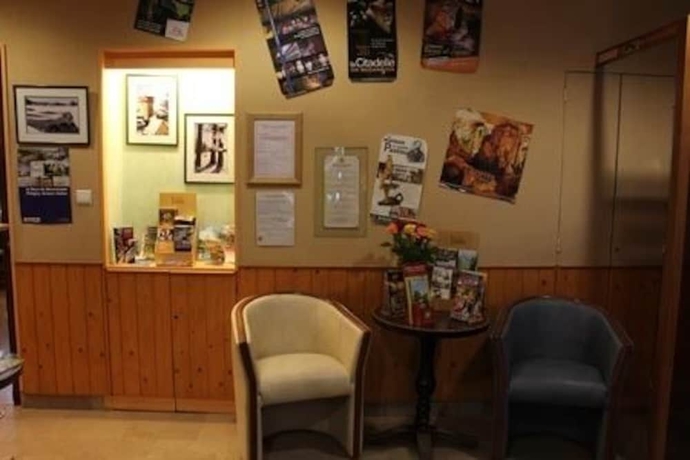 Imagen de los interiores del Hotel Restaurant Les Charmilles. Foto 18
