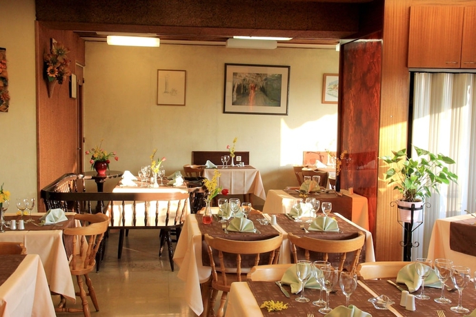 Imagen de los interiores del Hotel Restaurant Les Charmilles. Foto 19