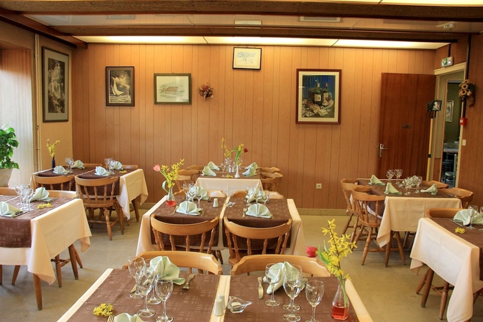 Imagen del bar/restaurante del Hotel Restaurant Les Charmilles. Foto 3