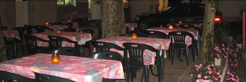 Imagen del bar/restaurante del Hotel Restaurant Les Charmilles. Foto 5