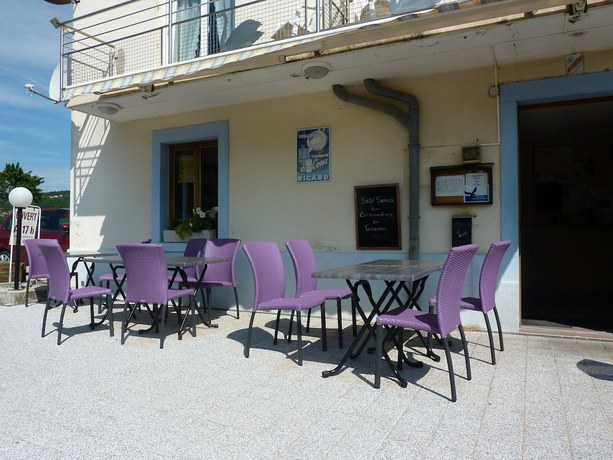 Imagen de los exteriores del Hotel Restaurant Les Cygnes. Foto 8