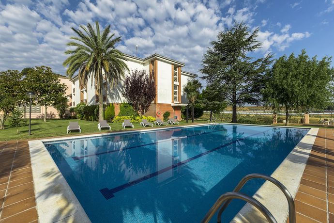 Imagen de la piscina del Hotel Restaurant Sausa. Foto 19