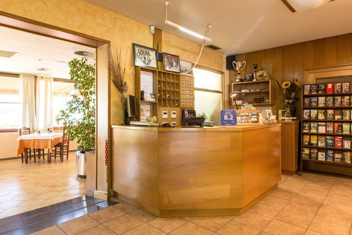 Imagen de los interiores del Hotel Restaurant Sausa. Foto 16