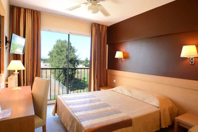 Imagen de la habitación del Hotel Restaurant Spa La Madrague. Foto 14