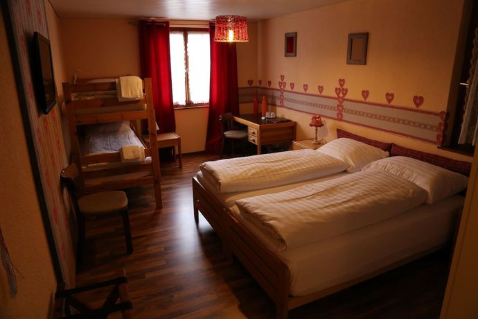 Imagen de la habitación del Hotel Restaurant Surselva. Foto 2