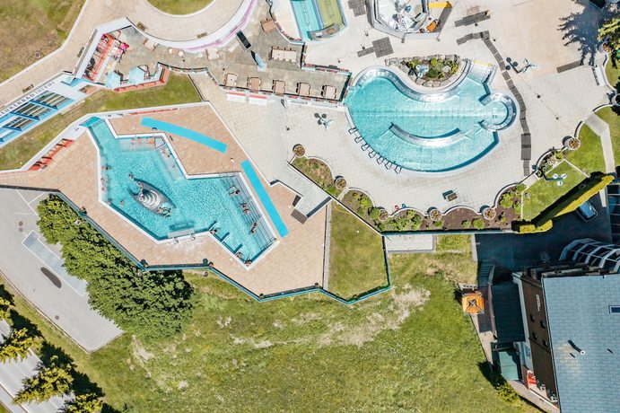 Imagen de la piscina del Hotel Restaurant Waldhaus. Foto 16