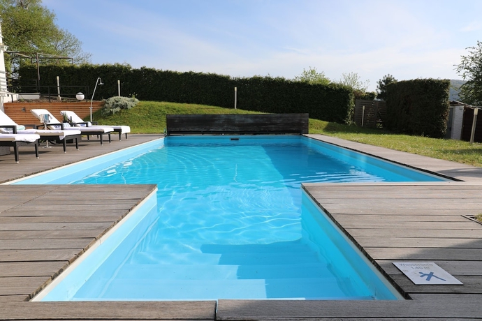 Imagen de la piscina del Hotel Restaurant Weinlaube. Foto 17