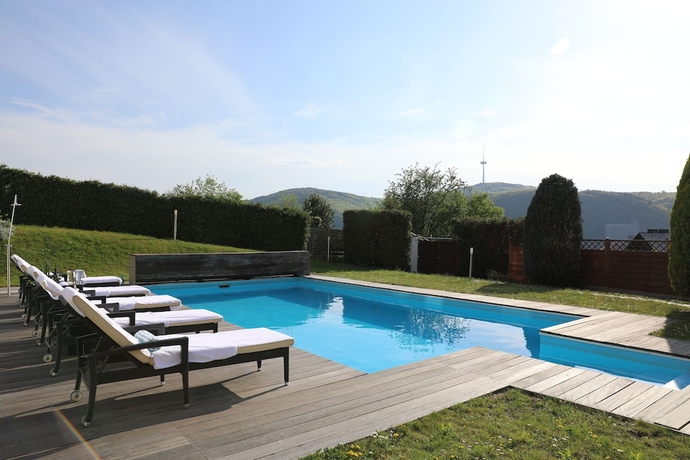 Imagen de la piscina del Hotel Restaurant Weinlaube. Foto 18