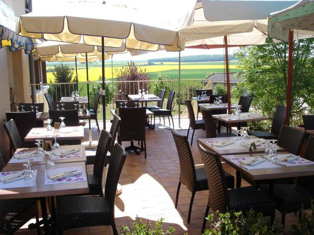 Imagen del bar/restaurante del Hotel Restaurant and Spa Le Val Moret. Foto 2