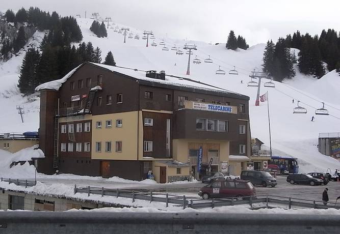 Imagen de los exteriores del Hotel Restaurant de la Telecabine. Foto 13