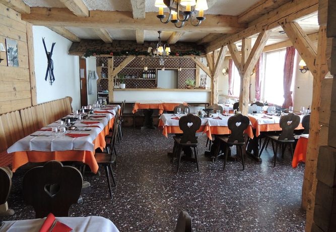 Imagen del bar/restaurante del Hotel Restaurant de la Telecabine. Foto 3