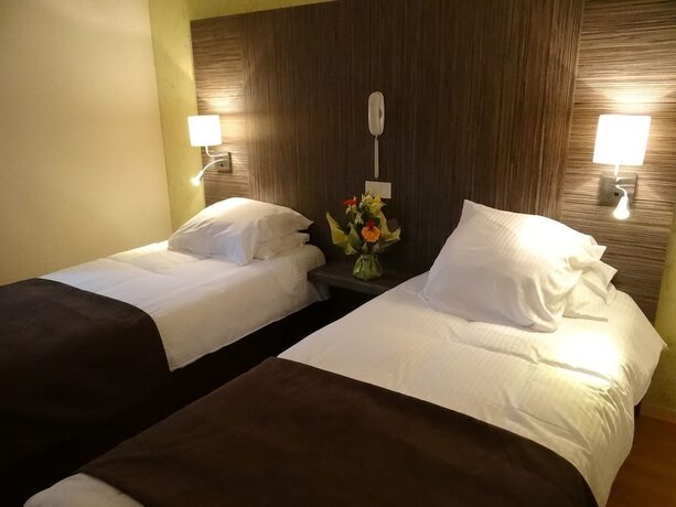 Imagen de la habitación del Hotel Restaurant des Thermes, Castera-Verduzan. Foto 17