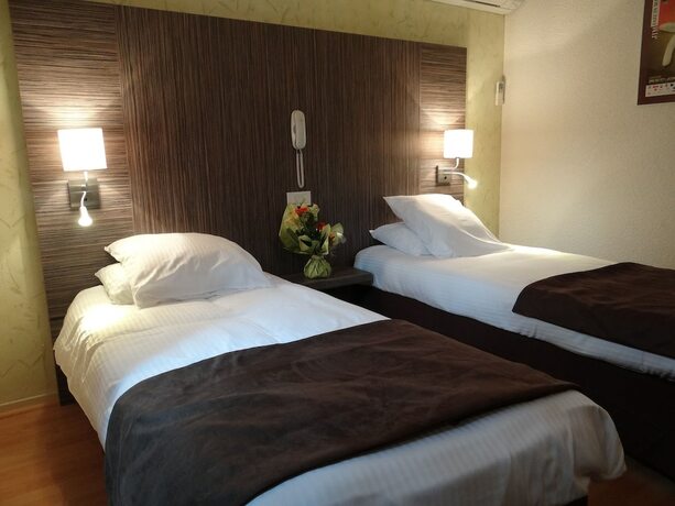 Imagen de la habitación del Hotel Restaurant des Thermes, Castera-Verduzan. Foto 18