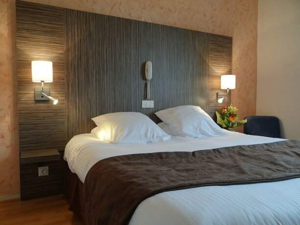 Imagen de la habitación del Hotel Restaurant des Thermes, Castera-Verduzan. Foto 19