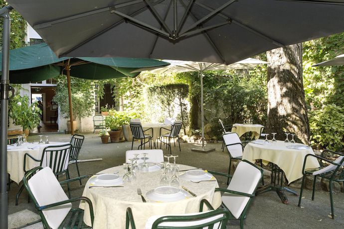 Imagen de los exteriores del Hotel Restaurant du Midi. Foto 18