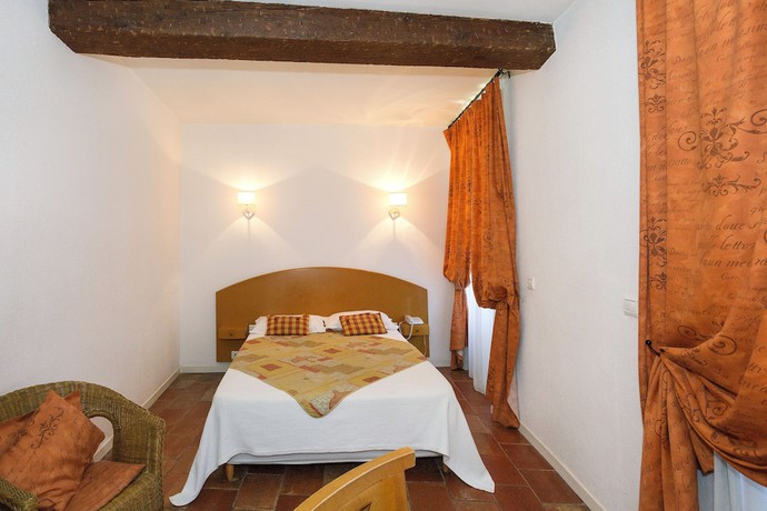 Imagen de la habitación del Hotel Restaurant du Midi. Foto 11