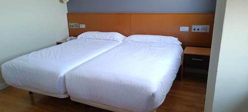 Imagen de la habitación del Hotel Restaurante Abadesa. Foto 9