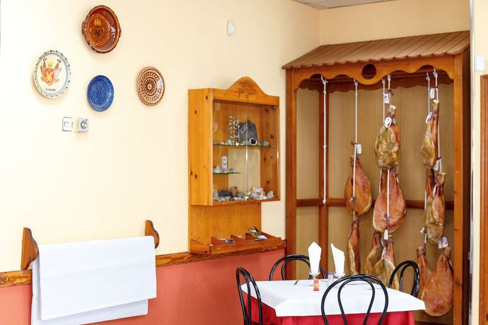 Imagen del bar/restaurante del Hotel Restaurante Altabella. Foto 10