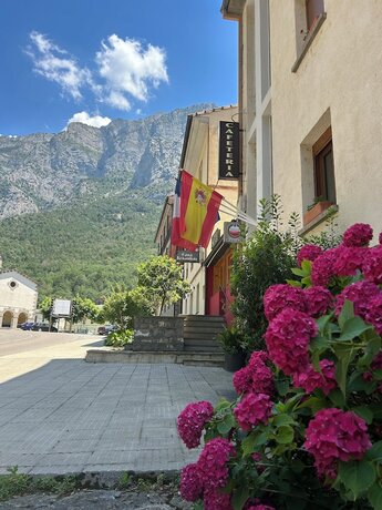 Imagen general del Hotel Restaurante BADAIN. Foto 5