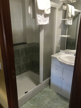 Imagen de la habitación del Hotel Restaurante Bayona. Foto 8