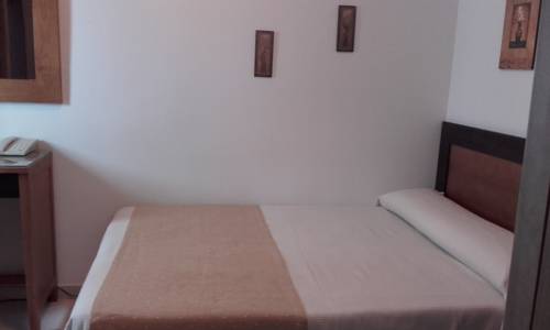 Imagen de la habitación del Hotel Restaurante Blanco Y Verde. Foto 11