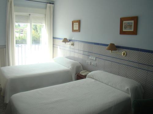 Imagen de la habitación del Hotel Restaurante Boabdil. Foto 8