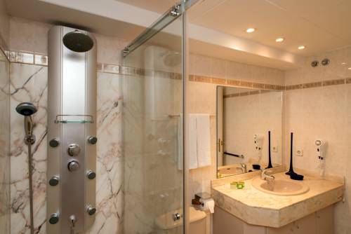 Imagen de la habitación del Hotel Restaurante Capri. Foto 6