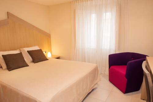 Imagen de la habitación del Hotel Restaurante Capri. Foto 7