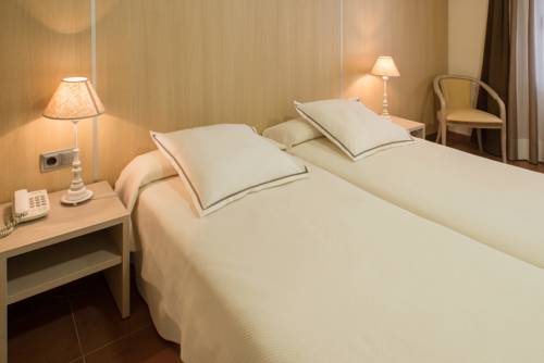 Imagen de la habitación del Hotel Restaurante Capri. Foto 12