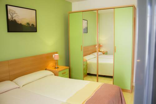 Imagen de la habitación del Hotel Restaurante Caracho. Foto 6