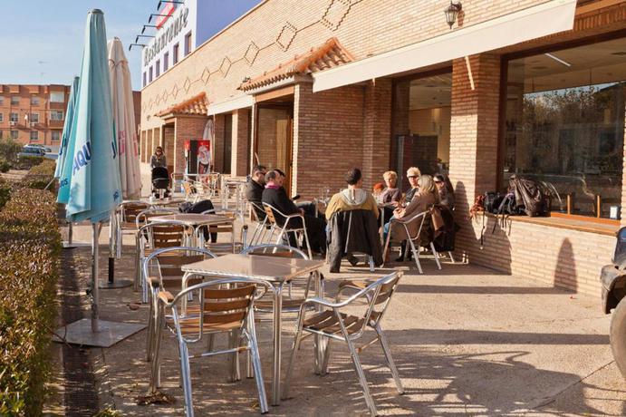 Imagen de los exteriores del Hotel Restaurante Casa Marzo. Foto 8