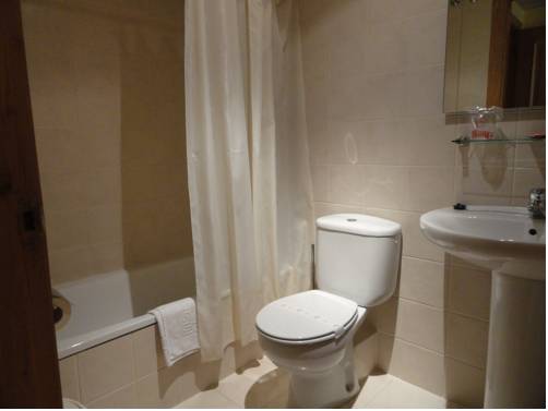 Imagen de la habitación del Hotel Restaurante Casa Petronila. Foto 14