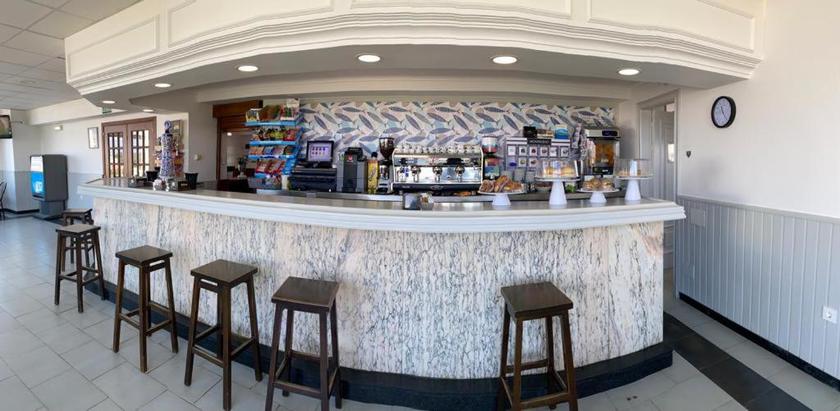 Imagen del bar/restaurante del Hotel Restaurante Chiquin. Foto 2