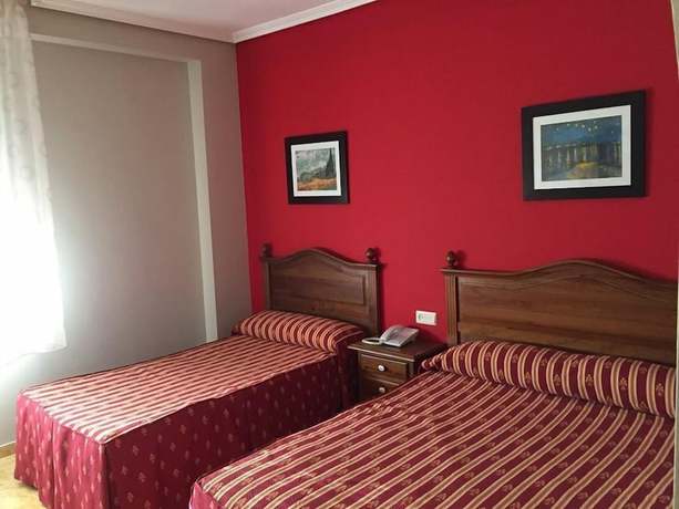 Imagen de la habitación del Hotel Restaurante Dama De Baza. Foto 2