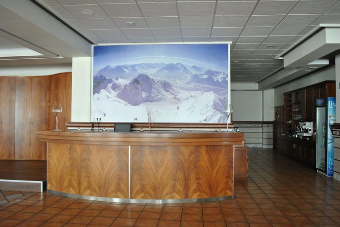 Imagen de los interiores del Hotel Restaurante Dama De Baza. Foto 15
