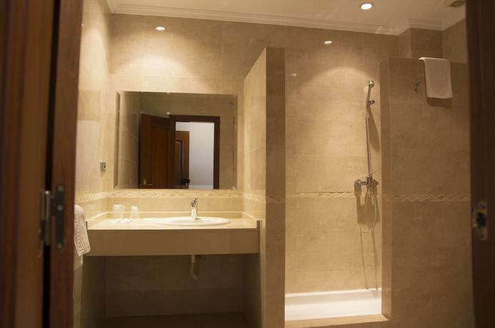 Imagen de la habitación del Hotel Restaurante Dama De Baza. Foto 9