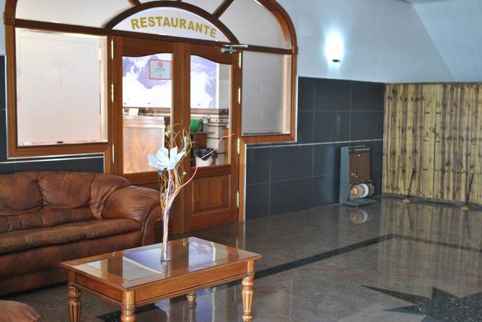 Imagen de los interiores del Hotel Restaurante Dama De Baza. Foto 16