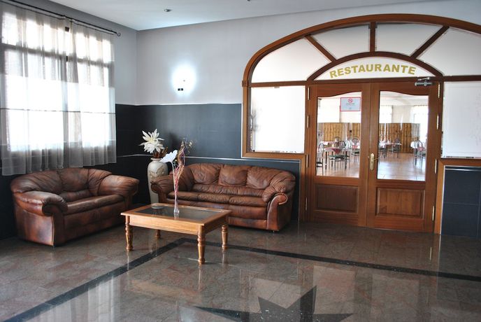 Imagen de los interiores del Hotel Restaurante Dama De Baza. Foto 17