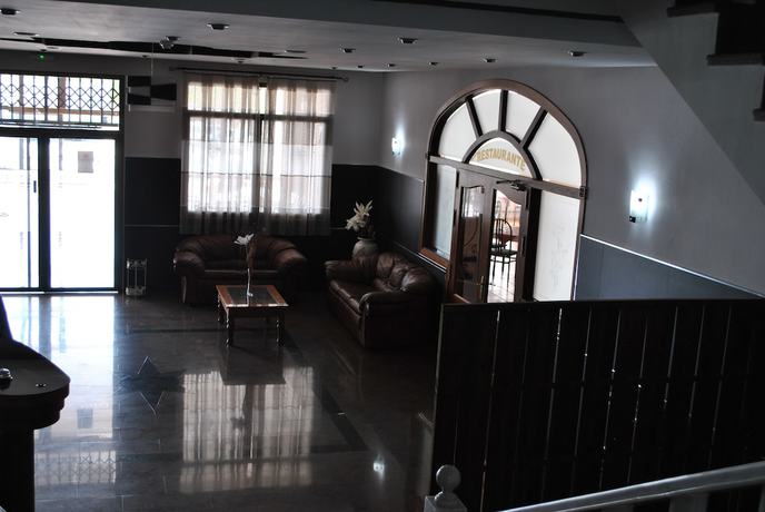 Imagen de los interiores del Hotel Restaurante Dama De Baza. Foto 20