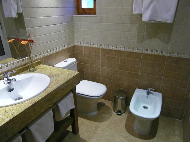 Imagen de la habitación del Hotel Restaurante Don Pepe, Galende. Foto 2