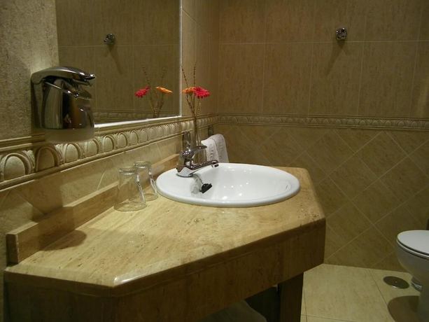 Imagen de la habitación del Hotel Restaurante Don Pepe, Galende. Foto 9